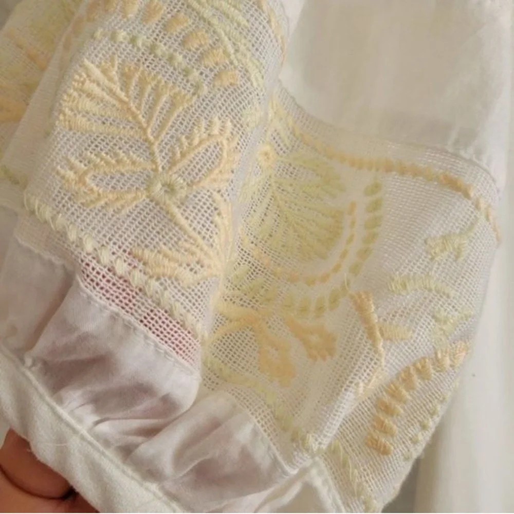EUC ✵☽Free People☾✵ Embroidered Ivory + Cream Lace Off Shoulder Knit Top | Small